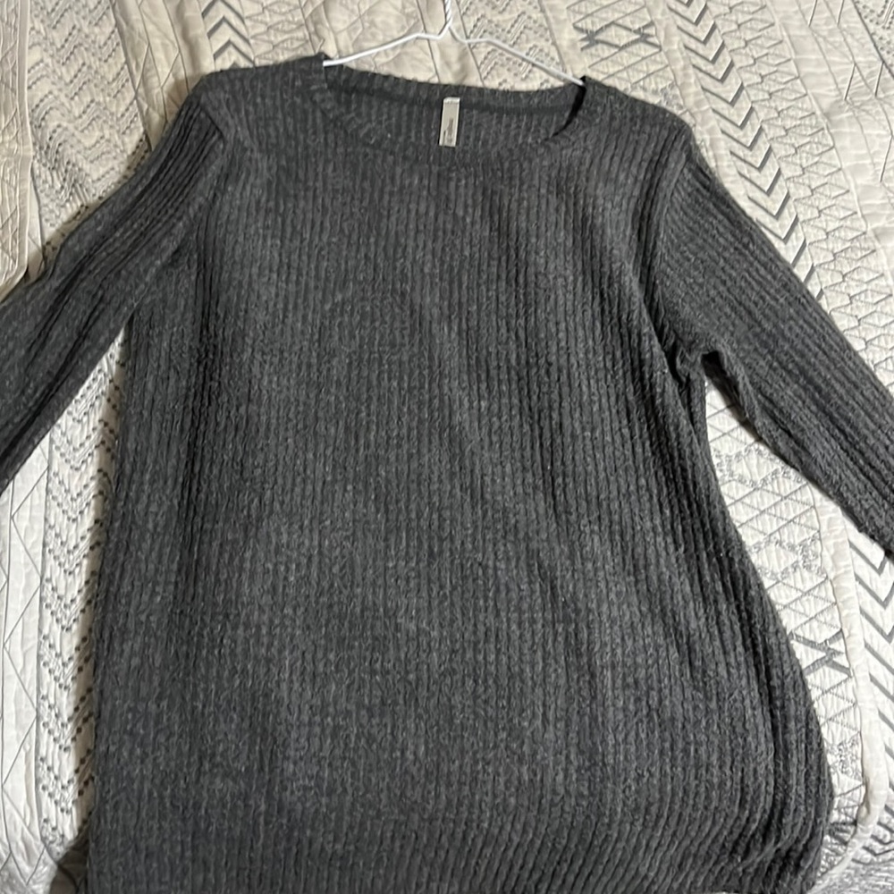 Long sleeve grey shirt
